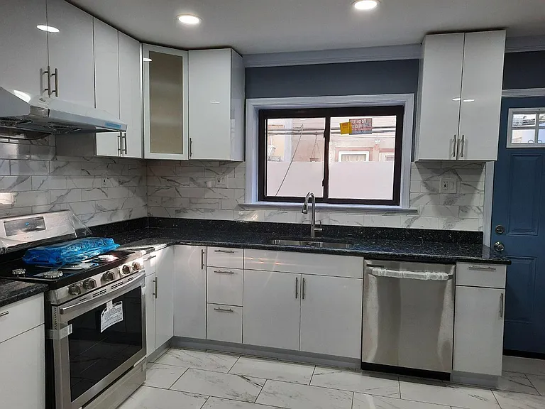 1729 S Hicks St — Photo 13