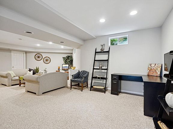 3rd image of 47716 Beaufort Ct Suite 100