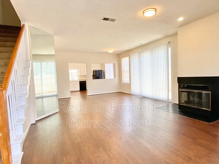 129 Watson Dr — Photo 2