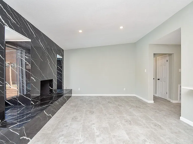 5850 Duxbury St — Photo 9