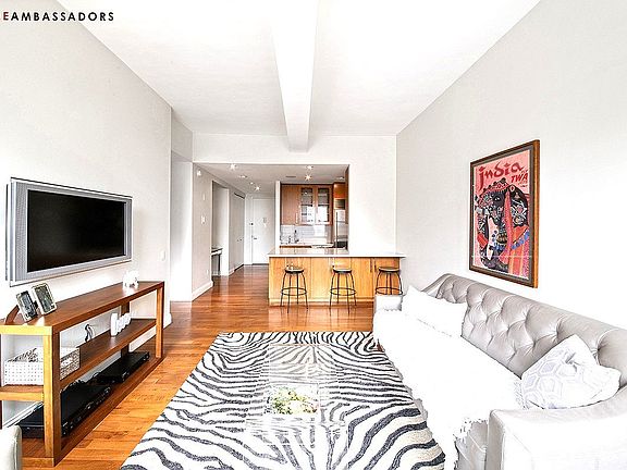 5th image of 88 Greenwich St APT 1512