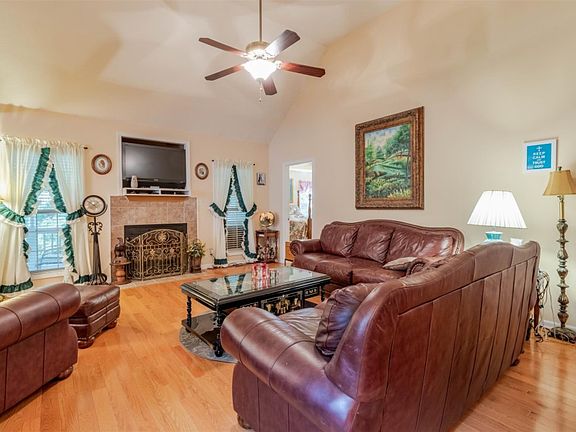 5th image of 73 West Dr