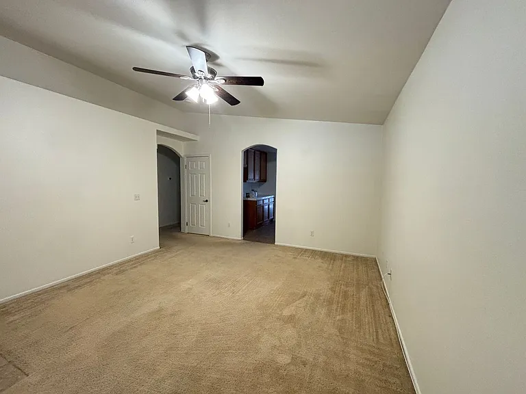 2416 W Valley Vis — Photo 4