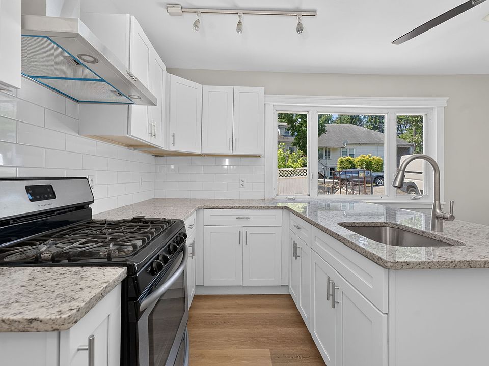 1st image of 387 Pittstown Rd #1