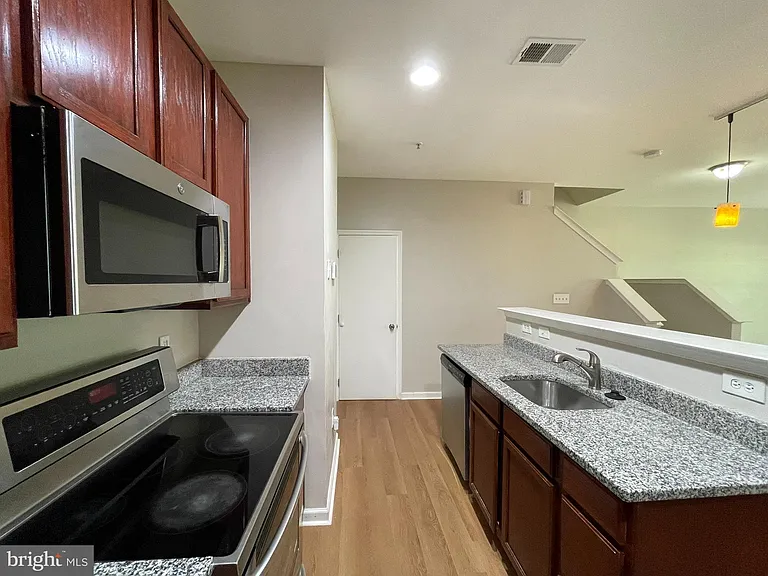 42301 Onyx Ter — Photo 8