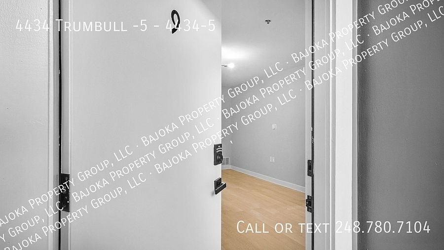 1st image of 4434 Trumbull 5 #4434-5