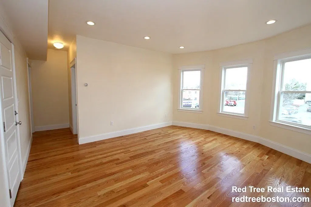 8 Roach St — Photo 3