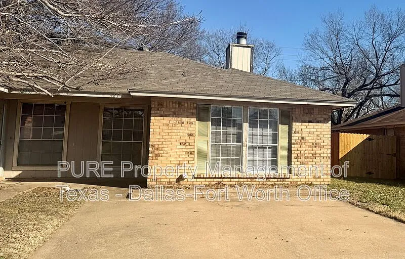 2 bed, 1.0 bath, 935 sqft, $1,325 — Photo 1