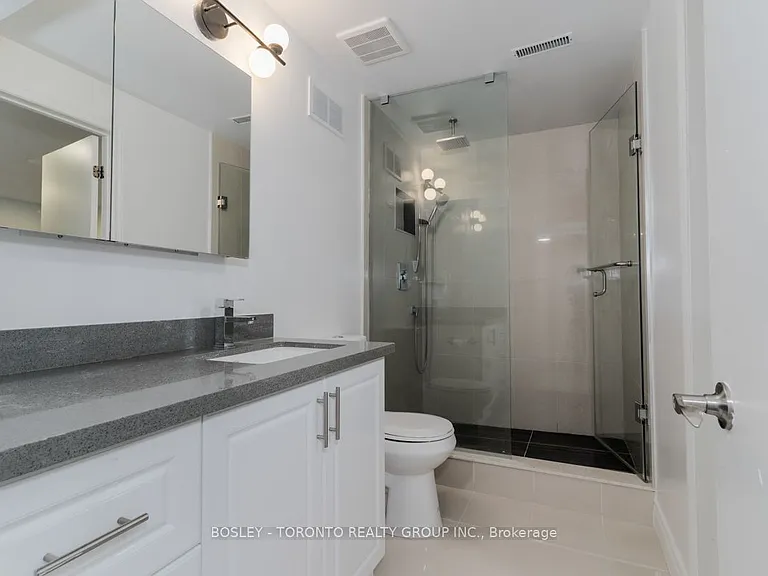 63 Burndale Ave #LOWER — Photo 11