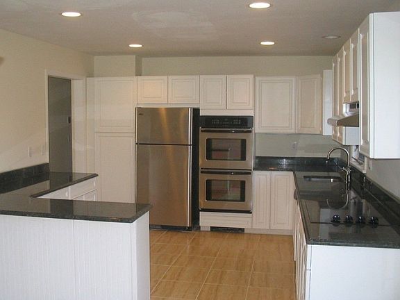 New Kitchen w/Granite counters