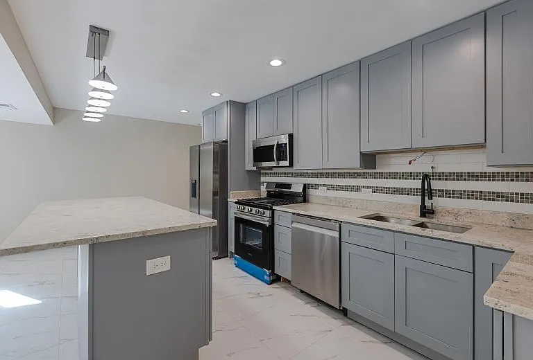 444 E 48th St #B3 — Photo 9