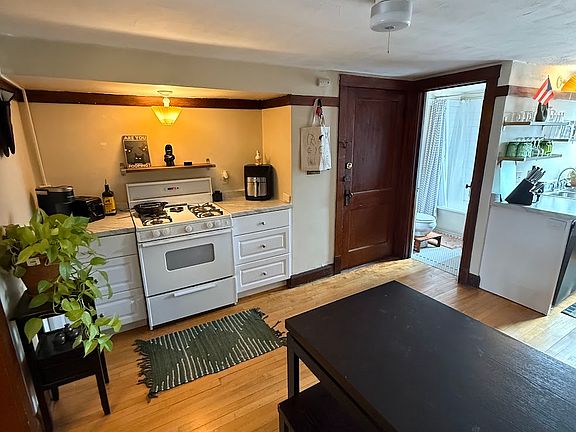 4th image of 2028 N Newhall St #5
