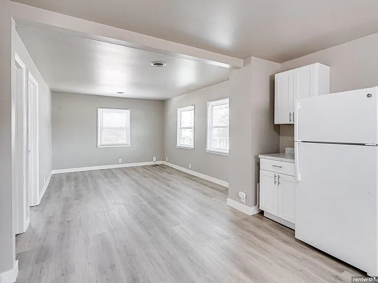 1001 Main Ave, Kaukauna — Photo 2