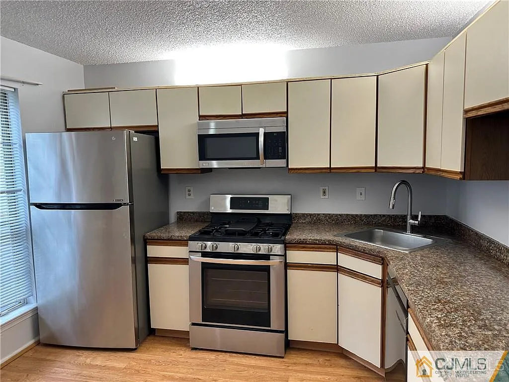 2 bed, 2.5 bath, 1248 sqft, $2,600 — Photo 3