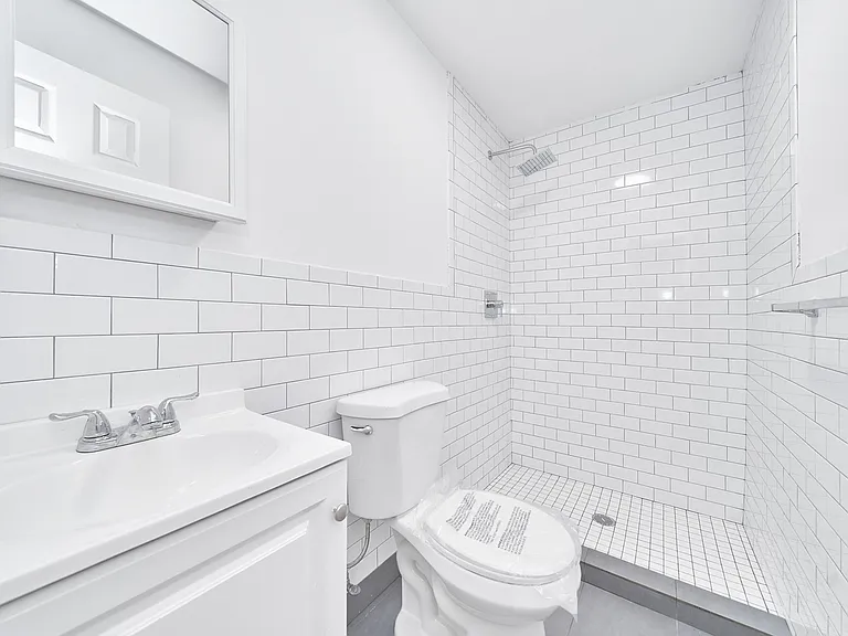 434 E 76th St #19 — Photo 4