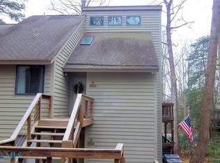 50 Villa Ridge Dr #F, Hartfield, VA 23071