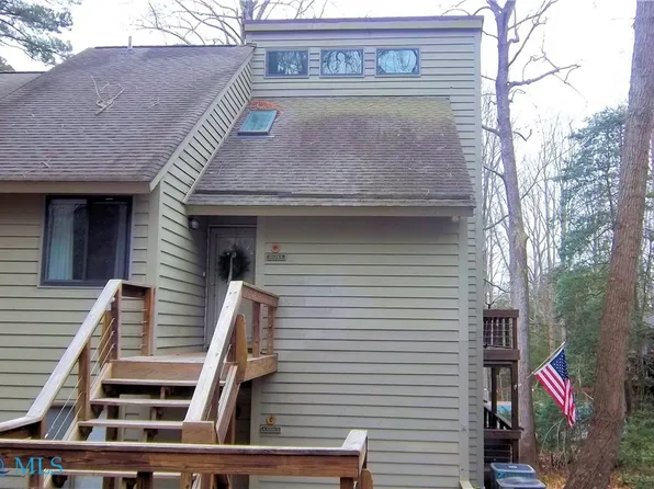 50 Villa Ridge Dr #F, Hartfield, VA 23071