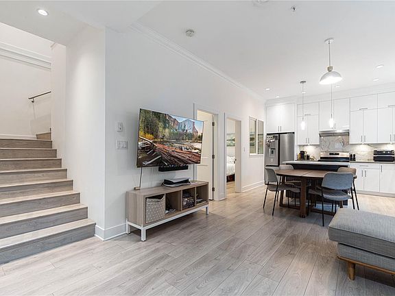 4th image of 3365 Barrington Rd