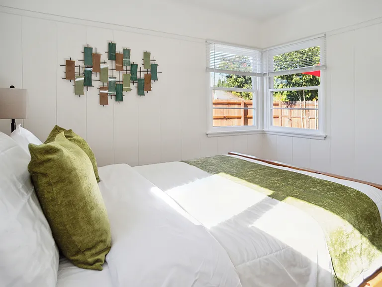 311 Irving Ave — Photo 9