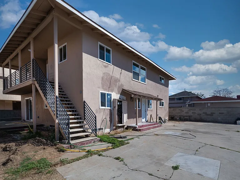 2400DelM — Photo 1