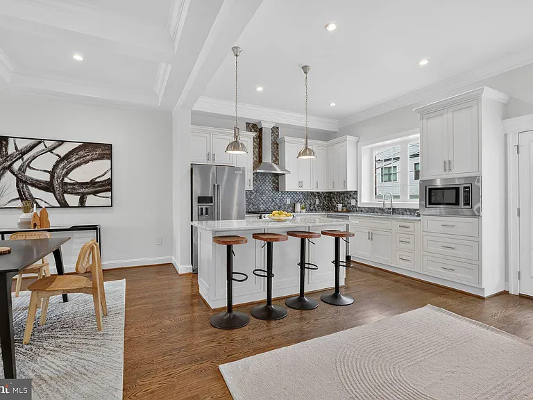 600 Harvard St NW #1 — Photo 4