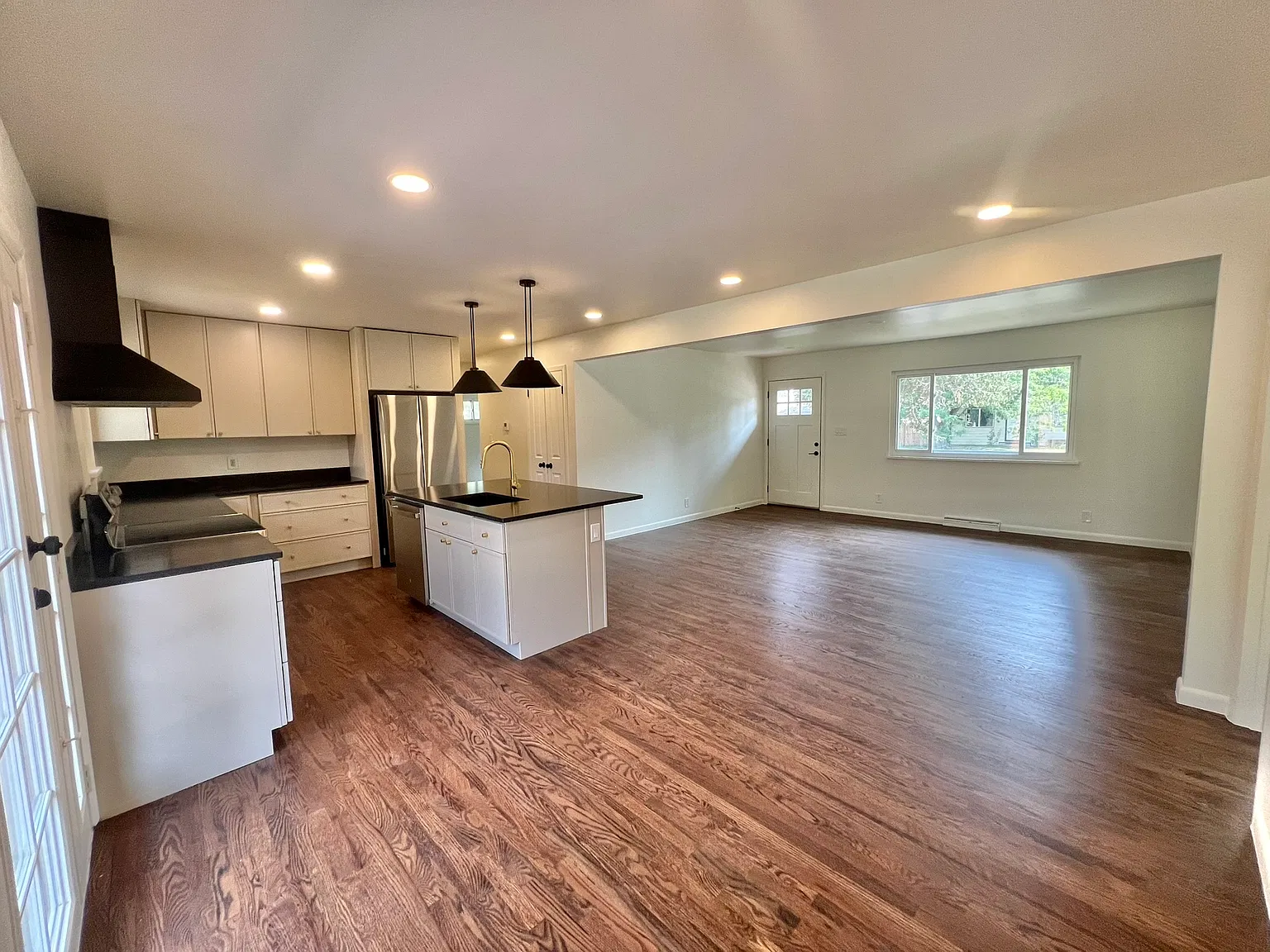 4 bed, 1323 sqft, $6,000 — Photo 4