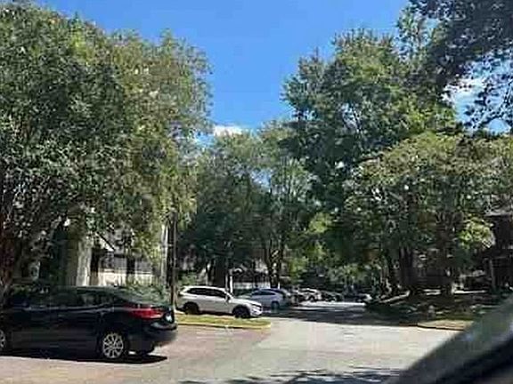 Exterior Neighborhood (street photo)