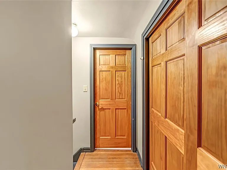 252 Royal Pkwy E — Photo 23