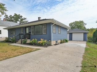 13 Lincoln Ave, Round Lake, IL