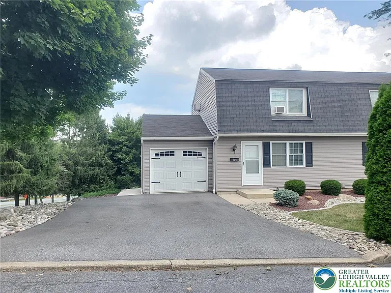 103 Hickory St — Photo 1