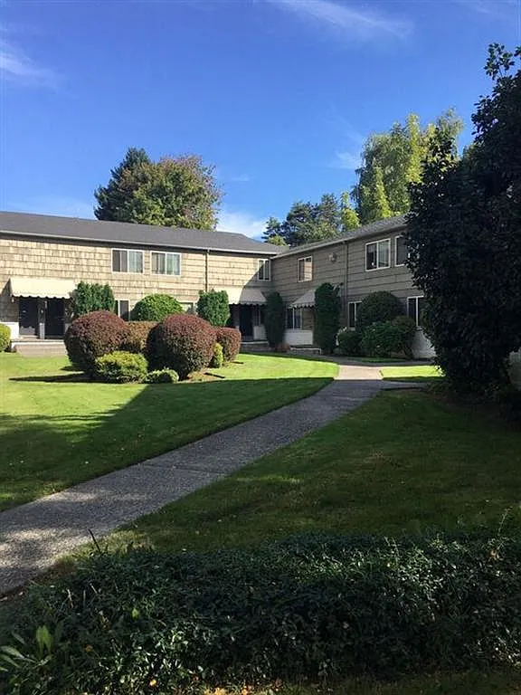 Powell Gardens Apartments — Photo 2