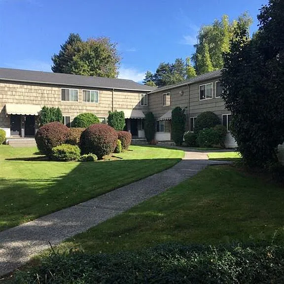 Powell Gardens Apartments — Photo 2