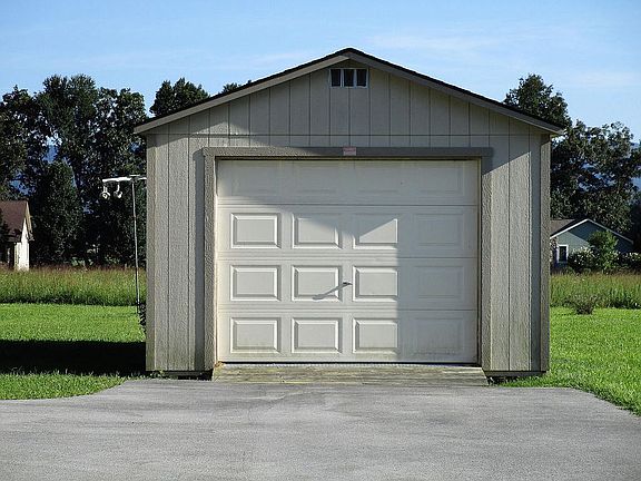 Garage door
Workshop
