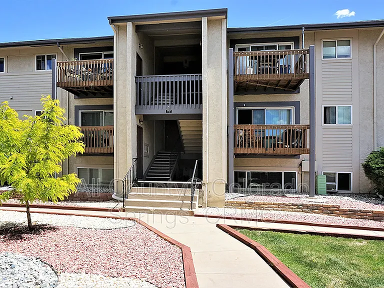 5030 El Camino Dr #8 — Photo 1