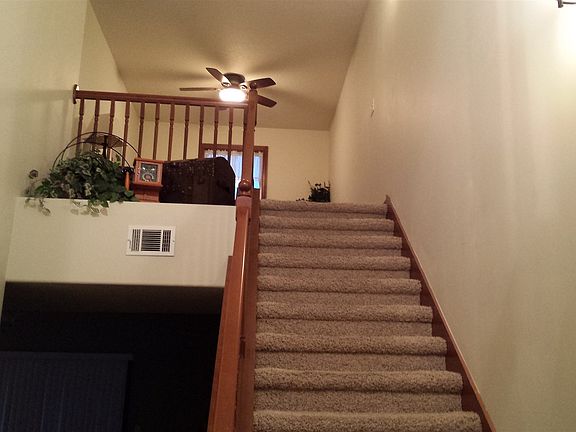5th image of 804 N Carlyle St