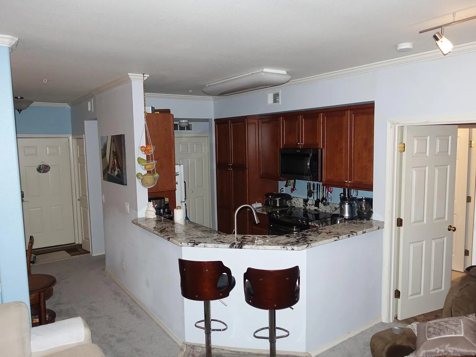 2 bed, 974 sqft, $2,400 — Photo 3