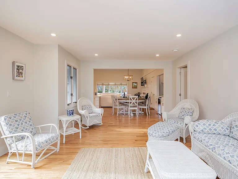 64 Aspatuck Rd — Photo 2