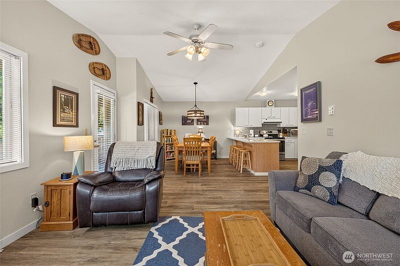 3rd image of 525 Alpine Place #D3