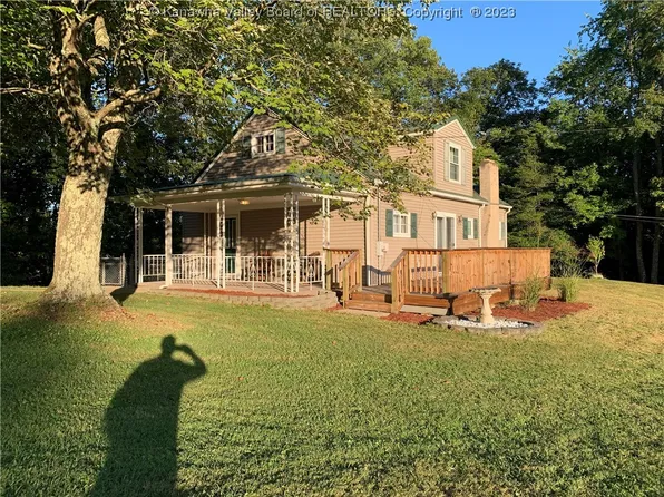 1375 Garden Heights Dr, South Charleston, WV 25309