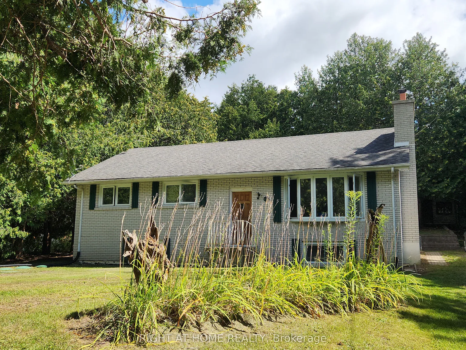 4 bed, $2,800 — Photo 2