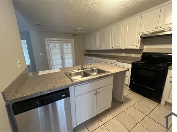 8571 Pineview Ln, Jonesboro, GA 30238