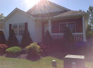 15 Hedgerows, New Middletown, OH 44442