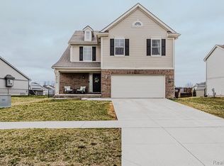 9010 Birch Pointe Dr, Newport, MI 48166