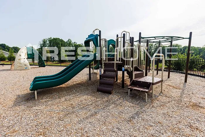 3 bed, 2.5 bath, 1627 sqft, $1,970 — Photo 4