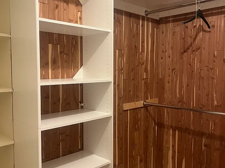 WALK IN CLOSET