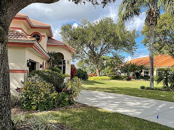 5th image of 1128 Shoreline Ln