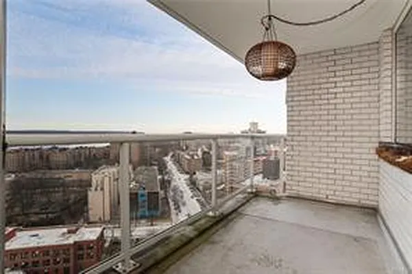 Sold by John Edwards Real Estate, Inc. | media 14