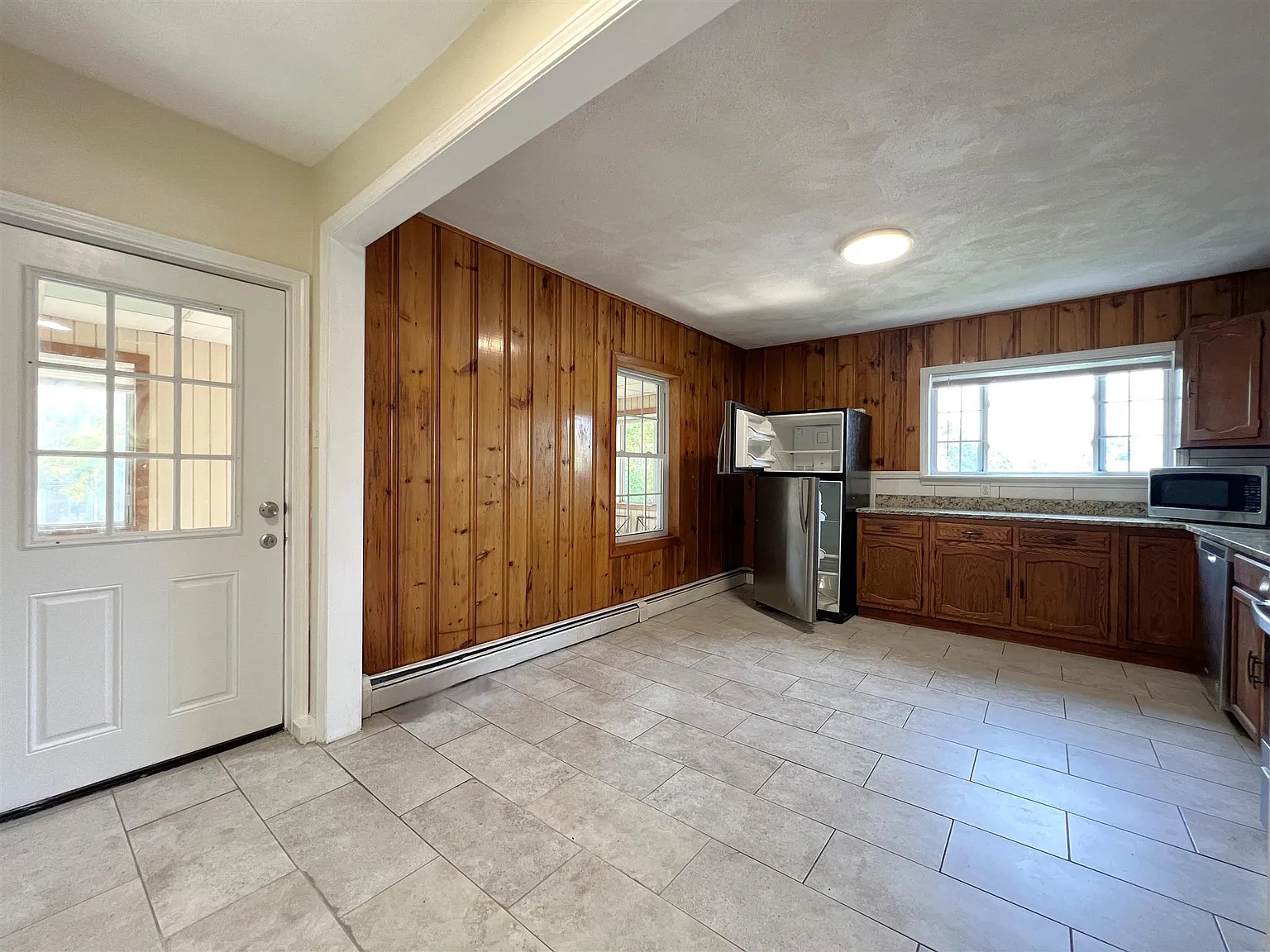 4 bed, 1.5 bath, 1500 sqft, $4,000 — Photo 4