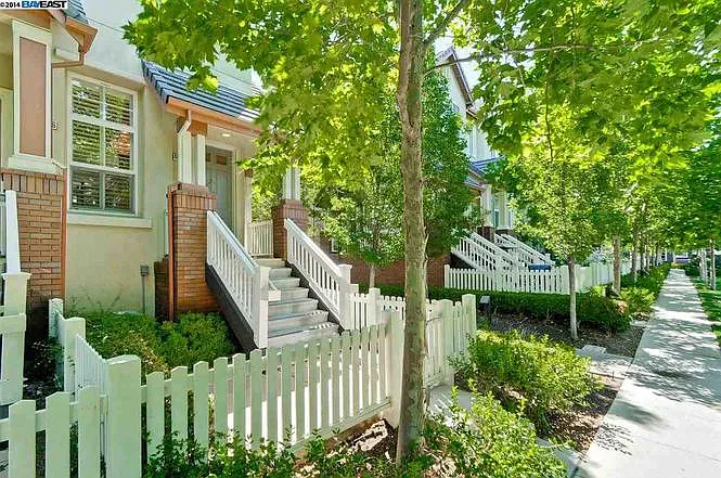 3 bed, 2.5 bath, 1815 sqft, $4,600 — Photo 3