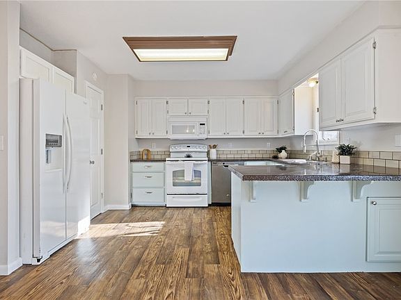 4th image of 1 Elton Ln